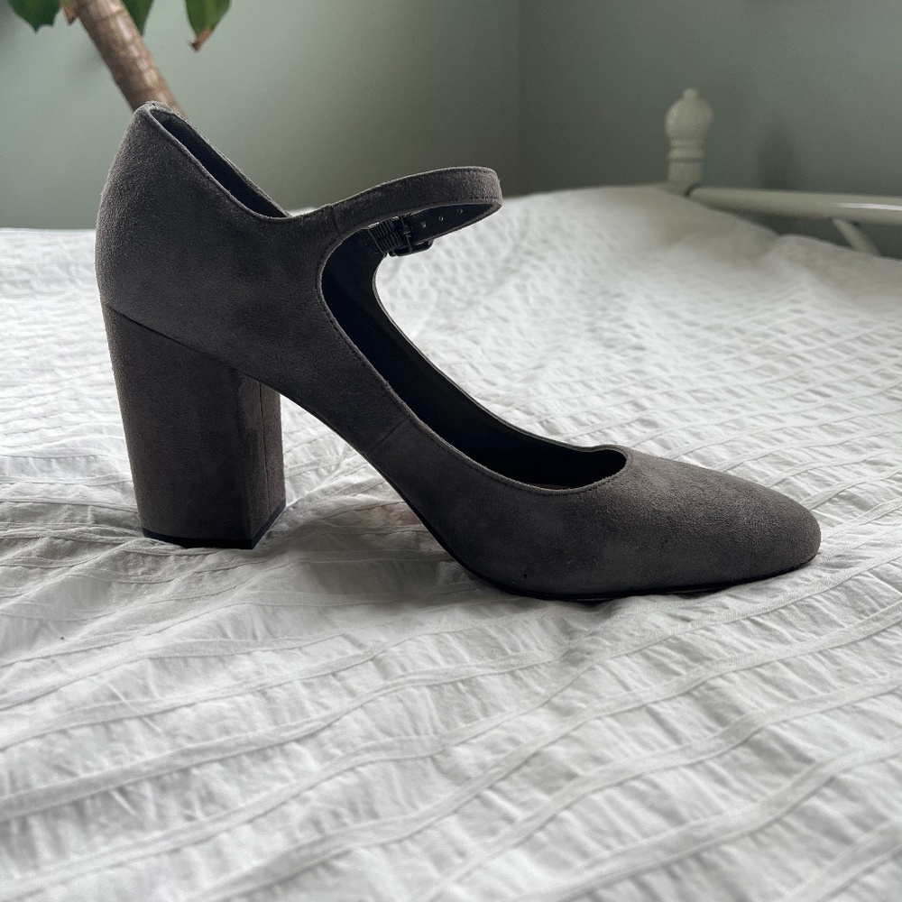 Suede shoe